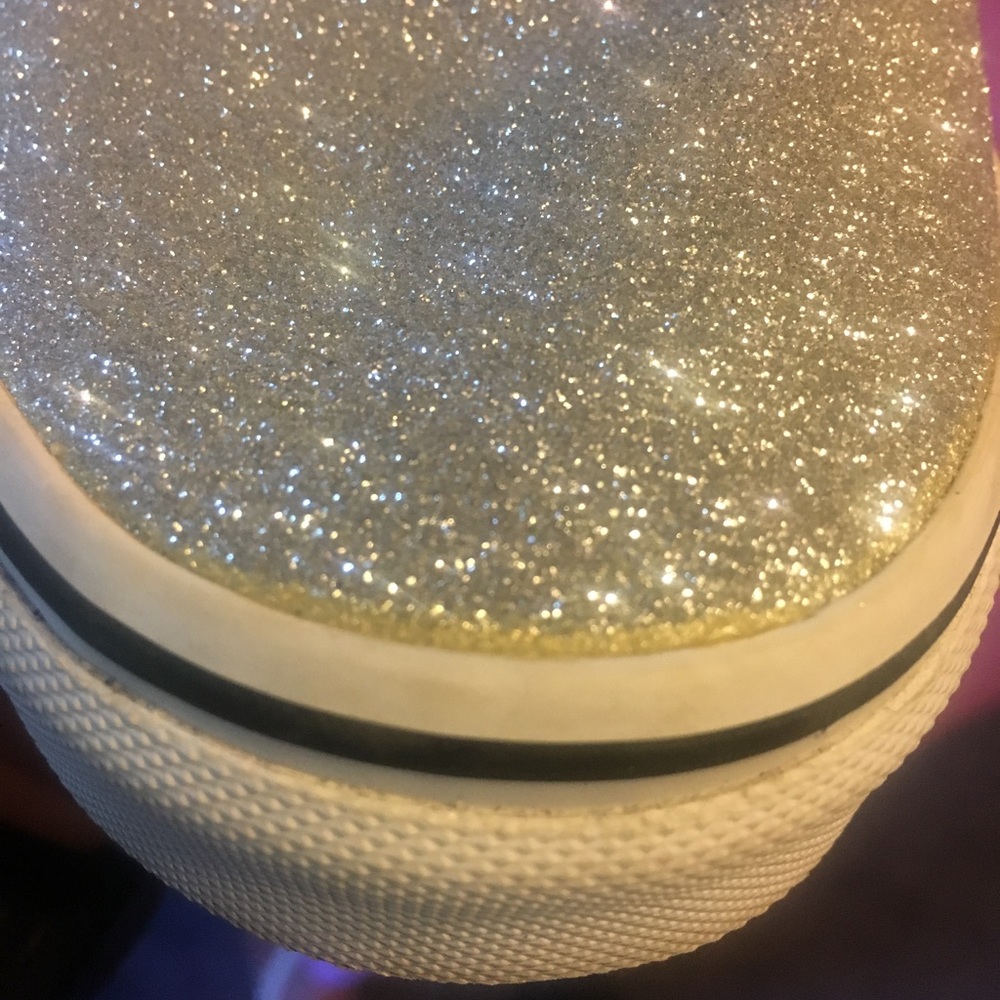 Vans - Picture 5 of 7